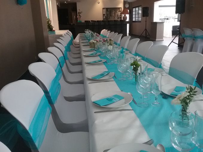 Table de mariage bleu turquoise